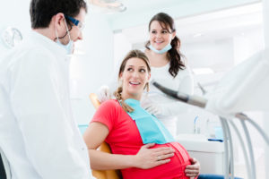 pregnant woman dental appointment 